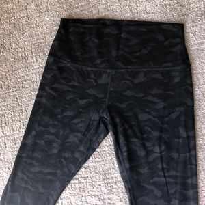 Lululemon Align Crop Camo Black/grey size 10